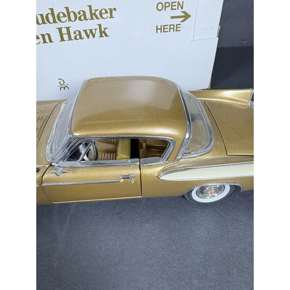 1957 Studebaker Golden Hawk Danbury Mint 1:24 Diecast Car Gold w/ Box
